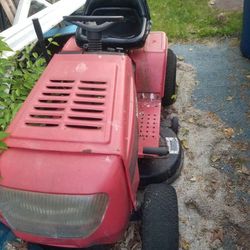Yard machine Lawn Tractor13Hp 38"