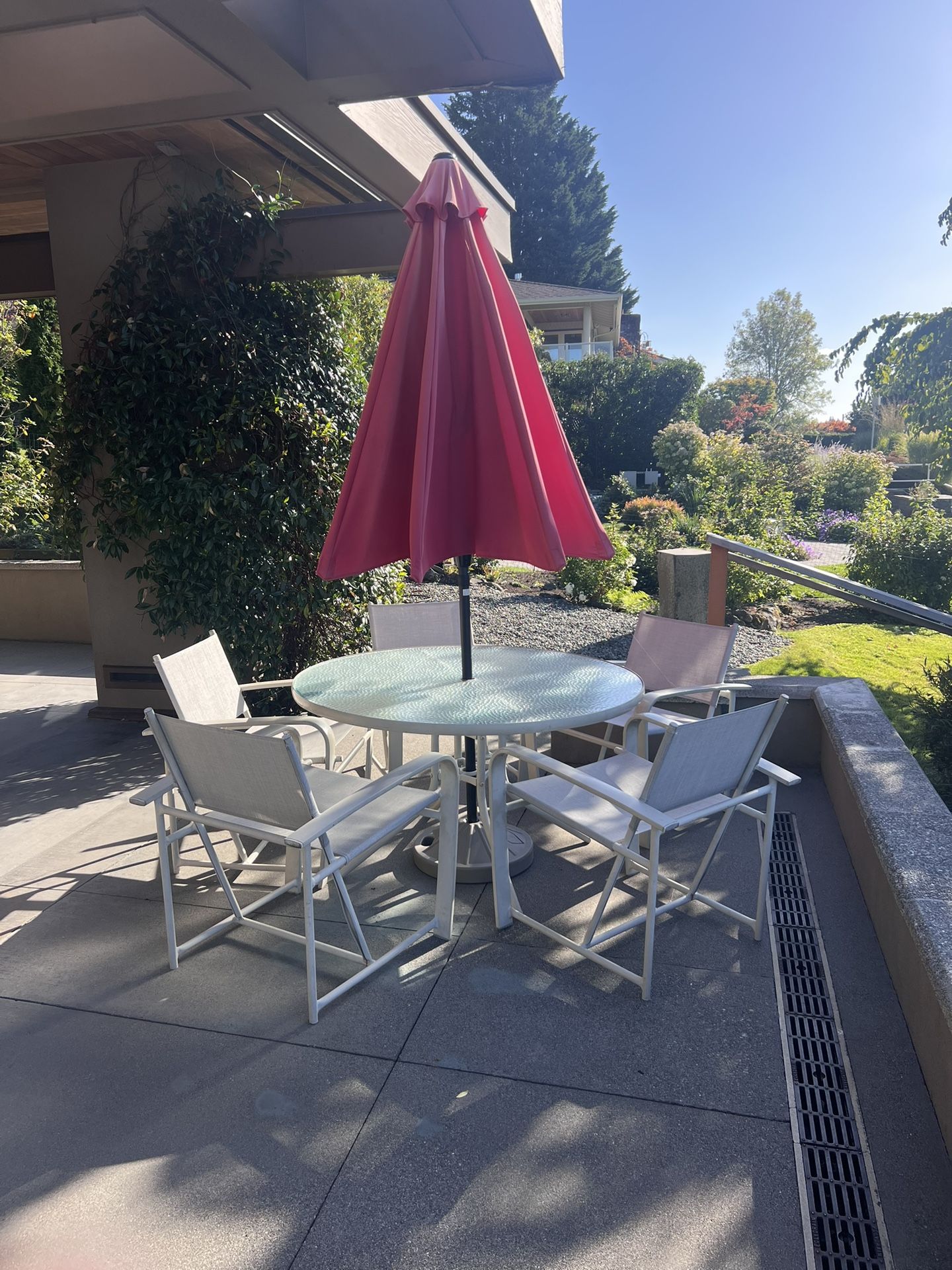 Patio Set With Umbrella 
