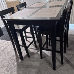 high table with extendable leaf and 4 high chairs 