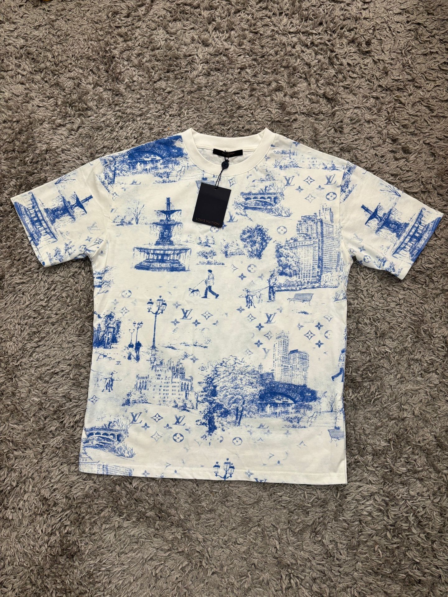 LV tshirts size S