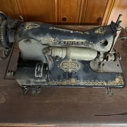 1919 Singer Sewing Machine With Original Table 