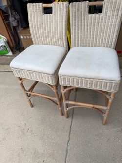 Bar stools. Rattan. Good shape must pick up
