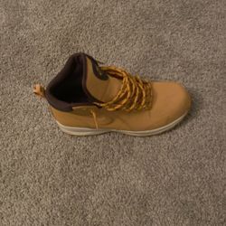 Nike Manoa boots size 9.5