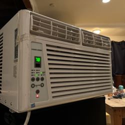 Black & Decker Window AC - Barely Used 