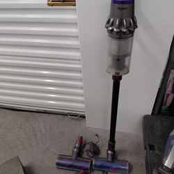 Dyson v11 vacuum