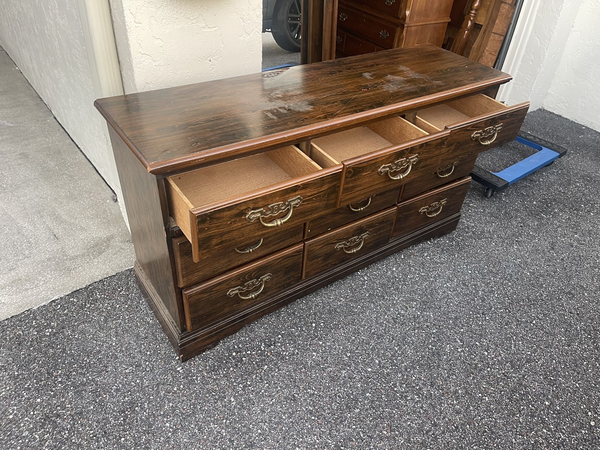 Dresser
