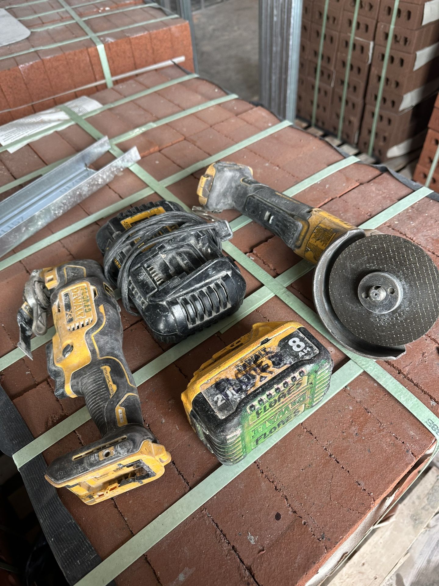 Grinder And Multitool With Battery And Charger
