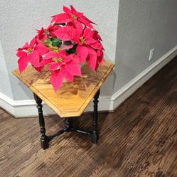 Extendable Triangular End Table