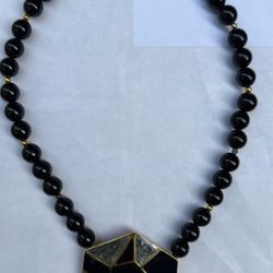 VINTAGE BEAD NECKLACE