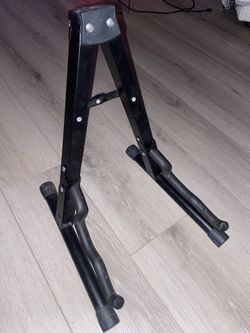 Acoustic guitar stand in great condition!