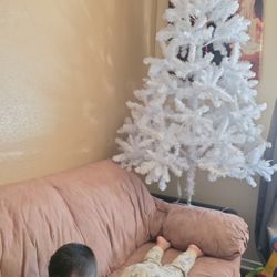 FREE CHRISTMAS TREE