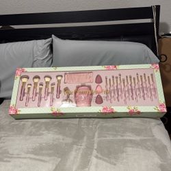 Brushes  Makeup