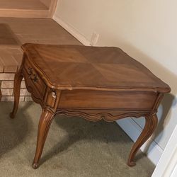 Thomasville French Court End Table
