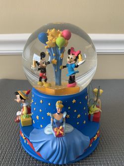 Disney Walt’s 100th Anniversary Snow Globe Music Box Mickey and Minnie Mouse
