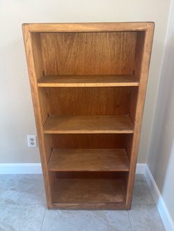 STUNNING SOLID WOOD BOOKSHELF (ADJUSTABLE SHELVES)