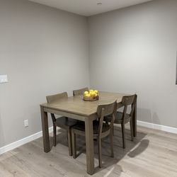 Living spaces Table