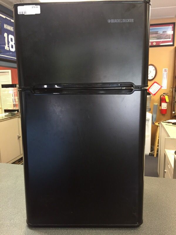 Black & Decker Mini Fridge/Freezer Model BCD33B for Sale in Marietta, GA -  OfferUp