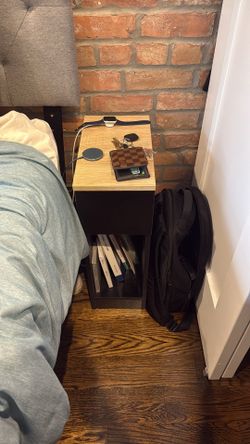 Skinny night stand