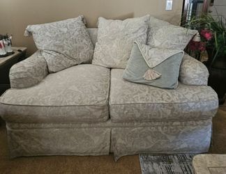 Couch & Loveseat white