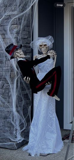 Animated Newlyweds Skeleton Decor