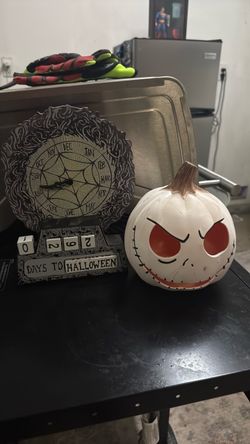 Halloween/christmas countdown and jack o lantern