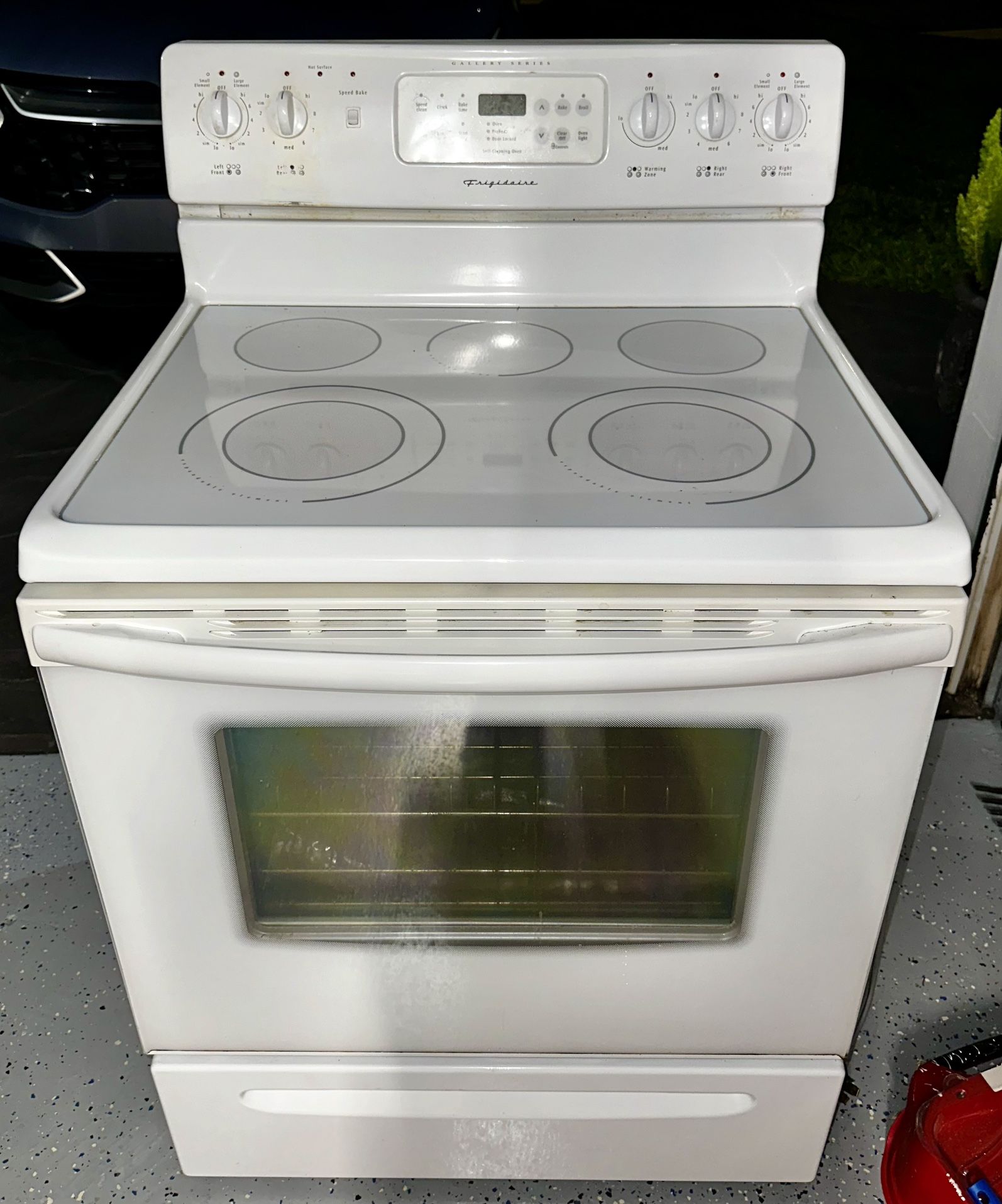 Frigidaire 5 Burner Oven 