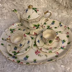 Decorative Pr’l Tea Set/Tray/Ligonberry