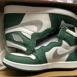 9.5 men brand new  gorge green 120