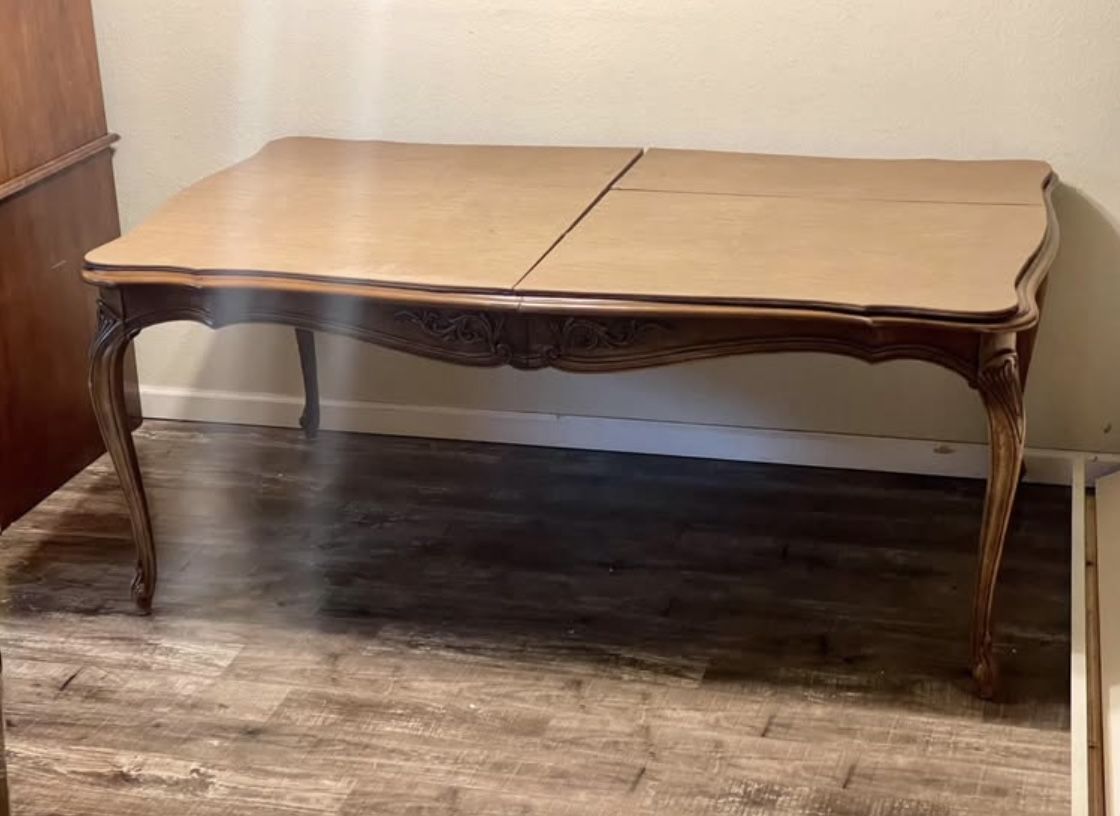 Elegant Dining Table with 8 Chairs, Extensions, and Protective Covers