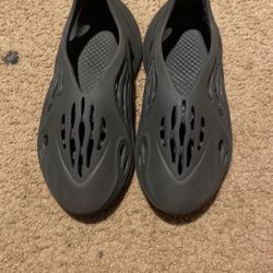 Yeezy Foam Runner Onyx Size 10 Mens 