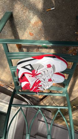 Jordan 4s fire reds