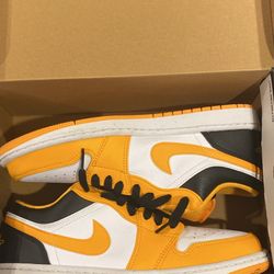 Air Jordan 1 Low Tops Taxi Color 