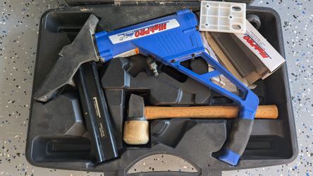 Pneumatic Flooring Nailer With Case