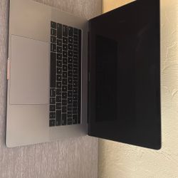 2016 MacBook Pro 15 Inch Touch Bar Mint Condition 256GB