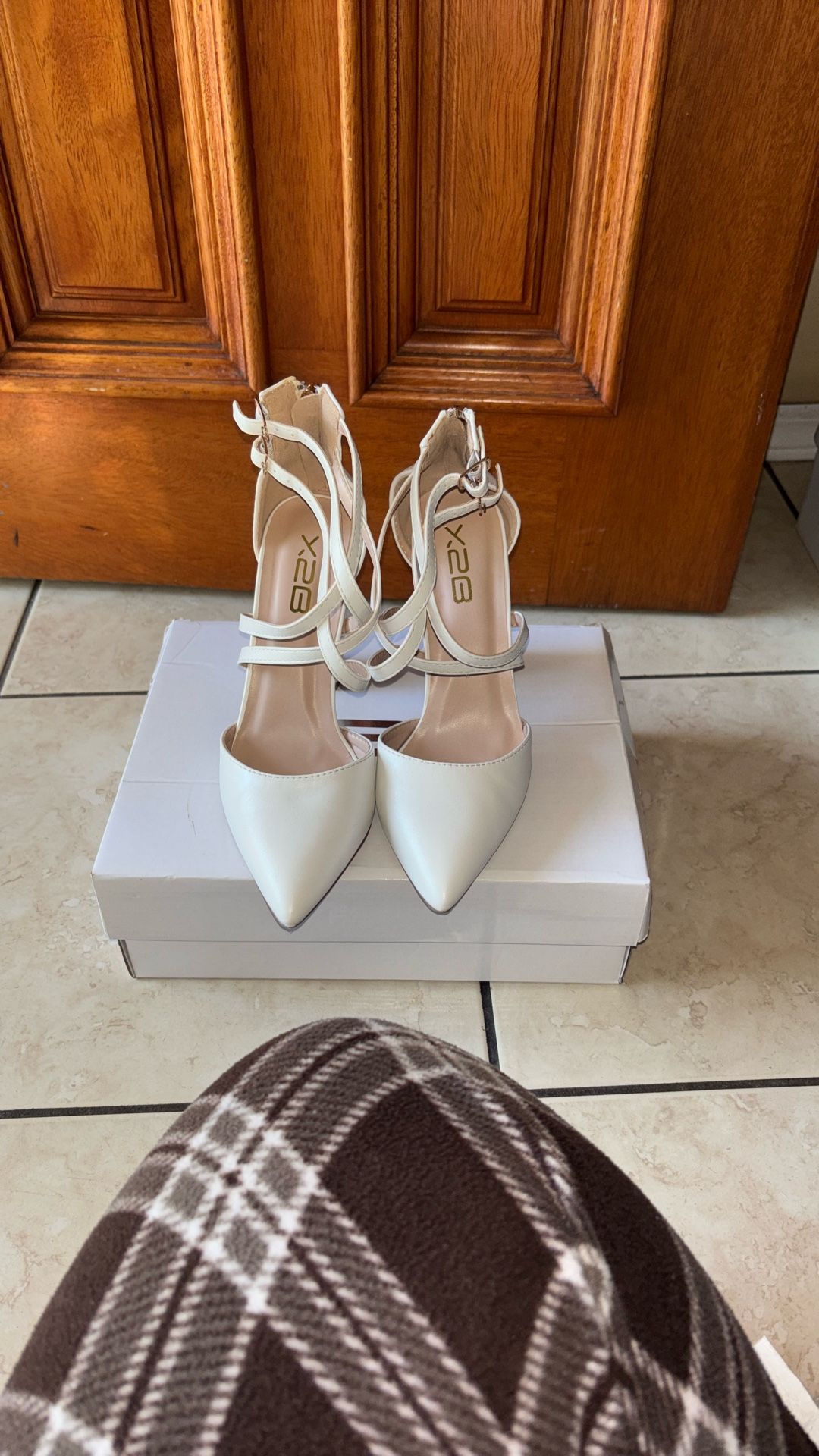 X2B| Shoes | White Heels 