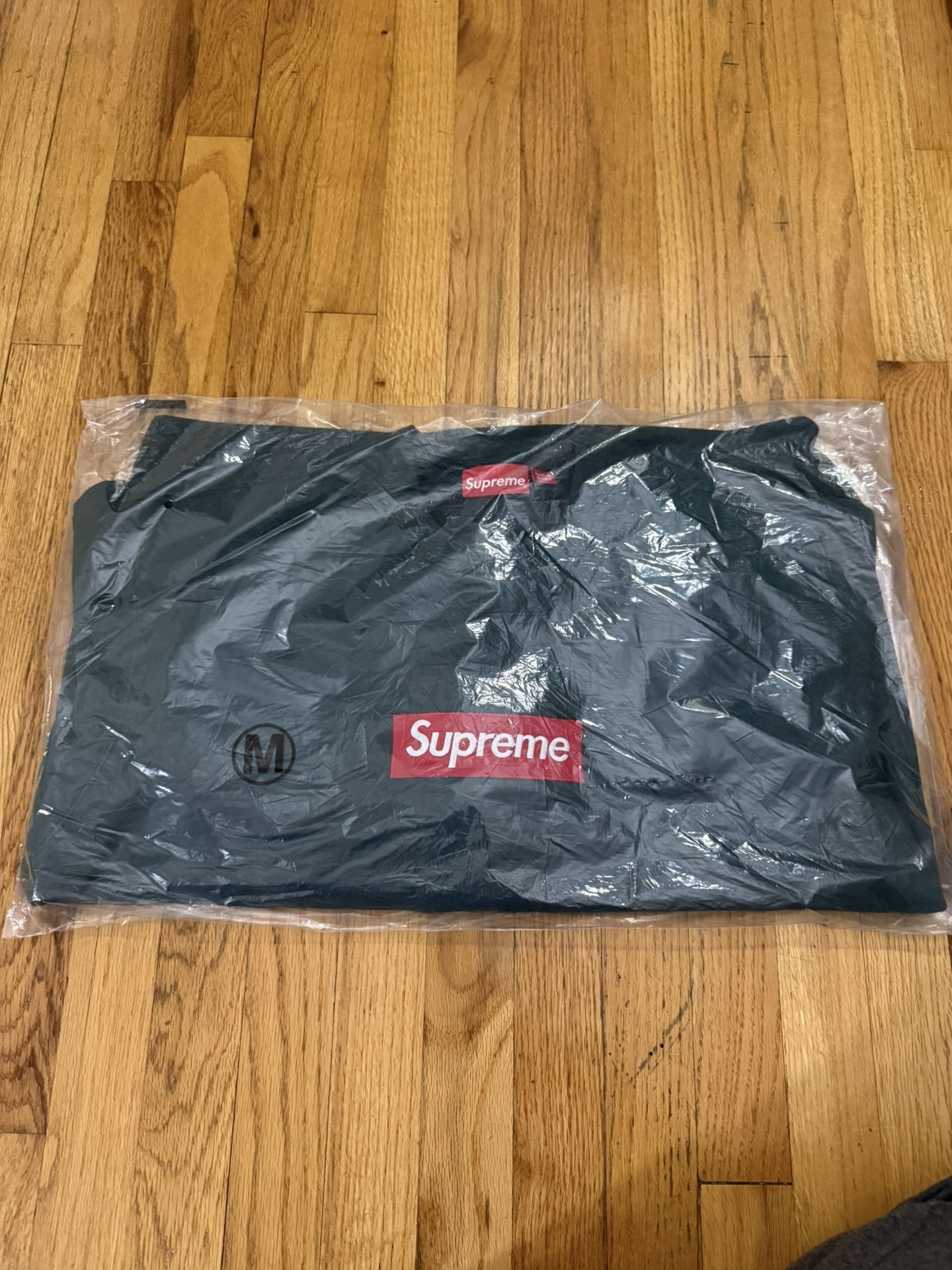 DS Dark Pine Supreme Box Logo Crewneck FW22
