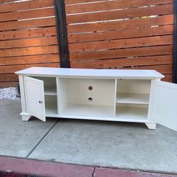 White tv cabinet/stand in good shape minor scratches adjustable shelves  60 inches wide  18 inches depth  22 1/4 height 
