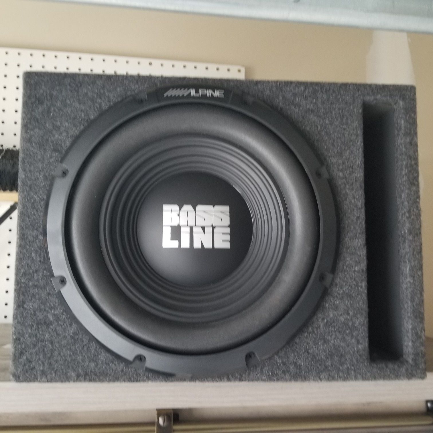 10" Alpine Subwoofer with Box and Amp