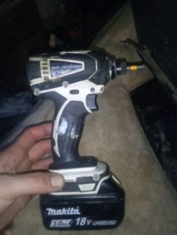 MAKITA  XDT04 COMPACT DRILL WITH MAKITA 18V BATTERY INCLUDED