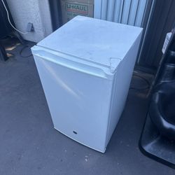 Mini fridge