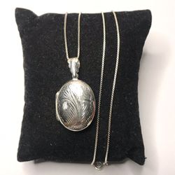 925 Sterling silver Locket Pendant Necklace Size 19”