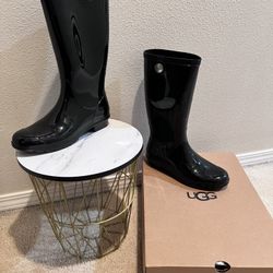 UGG RAIN BOOTS!!