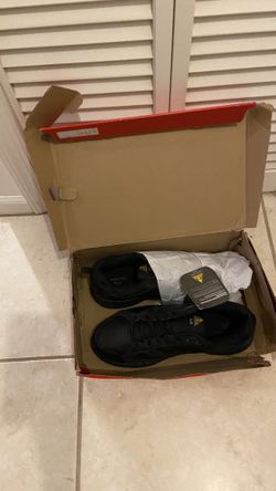 NEW BALANCE MEN'S SHOES - SIZE 14 - NEW - $20