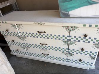 Dresser Free