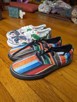 Yes We Vibe women's sneakers, size 8.5W