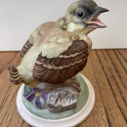 Vintage BOEHM Fine Porcelain Hand Painted 4.5" BABY GOLDFINCH Figurine #448. It is in terrific shape and appears to be close to "like new" condition. 