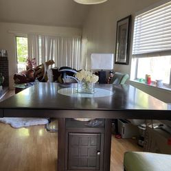 DINNING ROOM TABLE ONLY NO CHIARS