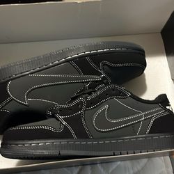 New Travis Scott’s size 7