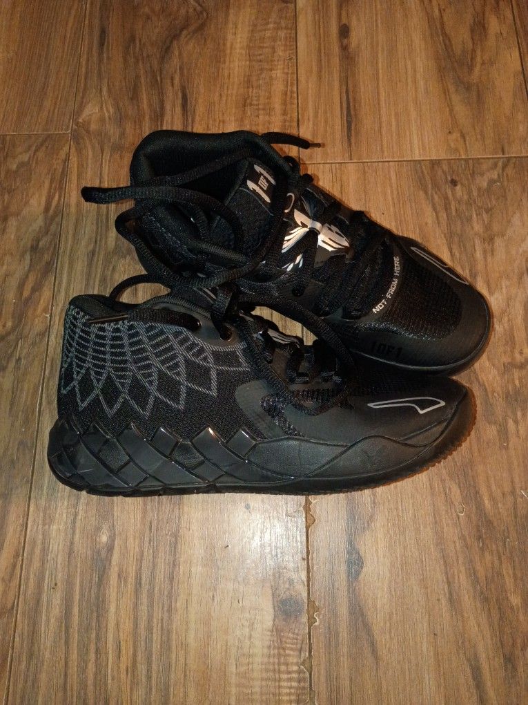 Puma MB.01 "Iridescent Dreams" size 5 30$ Unused