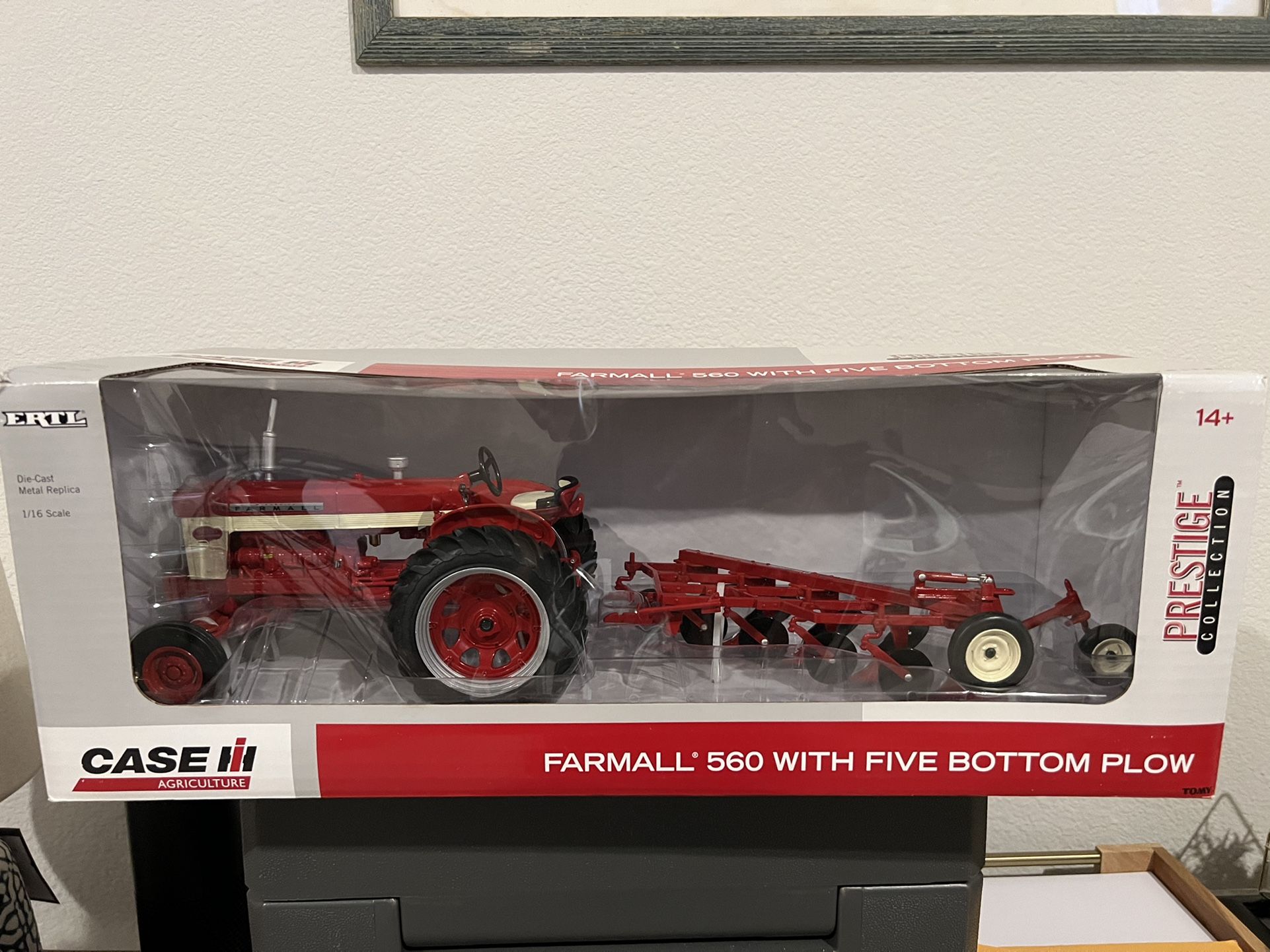 Farmall 560 With Five Bottom Plow Die Cast Model